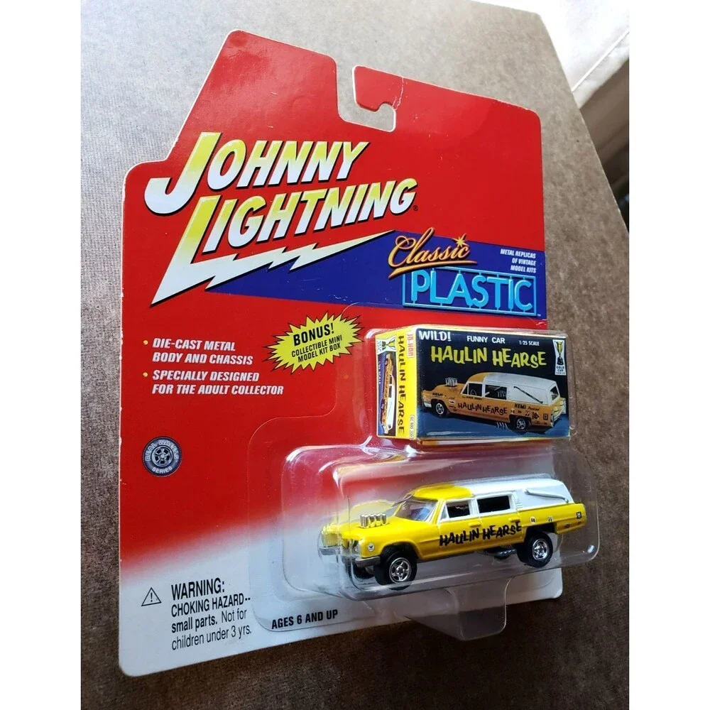 2001 Johnny lightning WILD! HAULING HEARSE Yellow CLASSIC PLASTIC Funny Car 1:64
